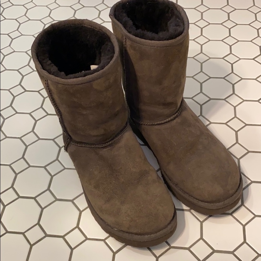 Ugg Classic Short Chocolate Brown boot